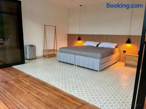Villa tipo Suite, Privada en Villeta - Image 1