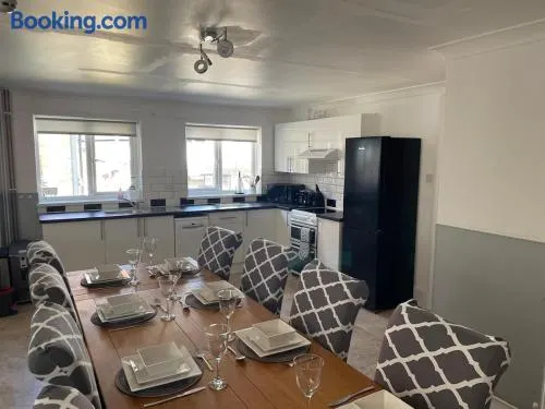 Self-contained large annexe near Stonehenge - Image 1
