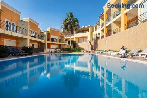 Bright And Modern 2 Bed Apartment - Image 1
