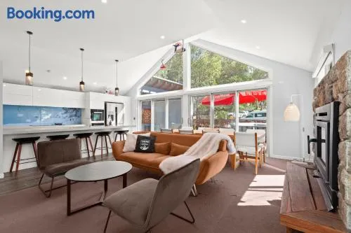 Feathers Lodge - Image 1
