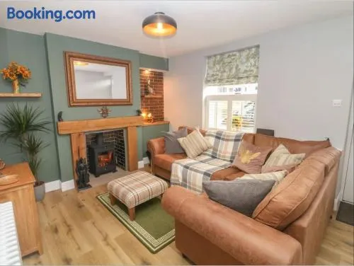 Sunshine Cottage Tideswell, Games room included. - Image 1