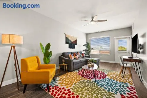 Serene Space with Easy City Access - Image 1