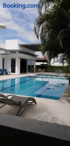 Espectacular Casa Campestre entre Giradot-Espinal - Image 1