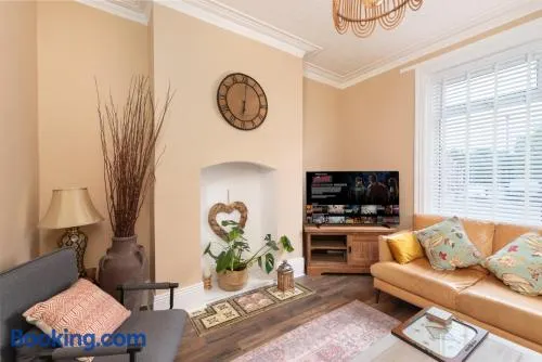 Charming house in South Shields-Sleep 6 -Parking - Image 1
