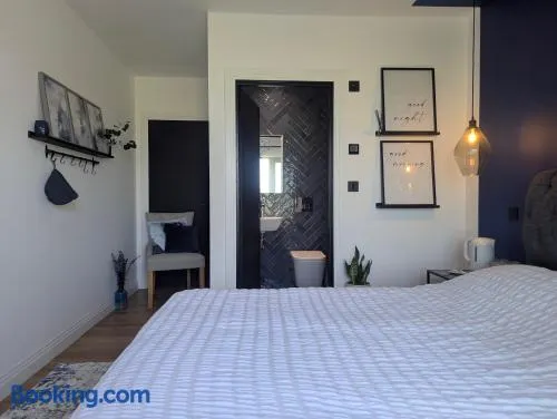 Up Shed - Modern Countryside King-size Ensuite With Own Access - Image 1