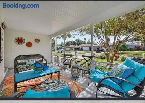Private Pool Retreat Near Beaches Downtown St Pete - Image 1