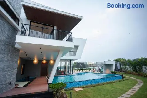 JD Beach Vacay Luxury Beach View Villa - Image 1