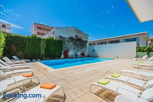 Appartement avec piscine et terrasse | Vue jardin - Image 1