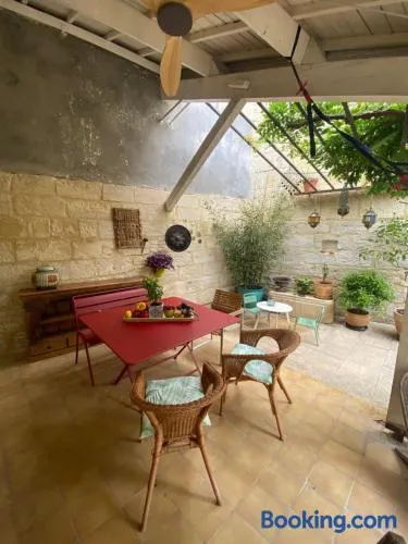 Charmante maison de village avec patio FOURQUES 10 minutes à pied d'Arles - Image 1