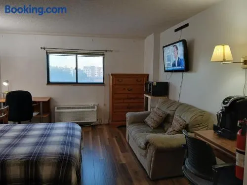 Right by OSU Stadium and Schottenstein Ctr - Walk to your game or concert - Image 1