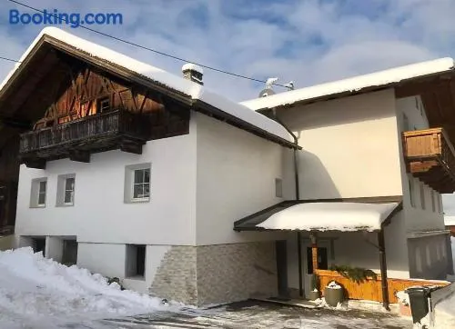 Atractivo apartamento apropiado para familias con barbacoa y jardín | Admite mascotas - Image 1