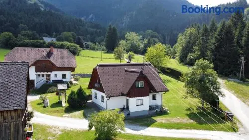 Familienorientierte wunderschöne Ferienwohnung mit Garten | Bergblick | Haustierfreundlich - Image 1