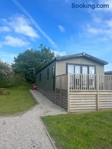 8 lakeview - Image 1