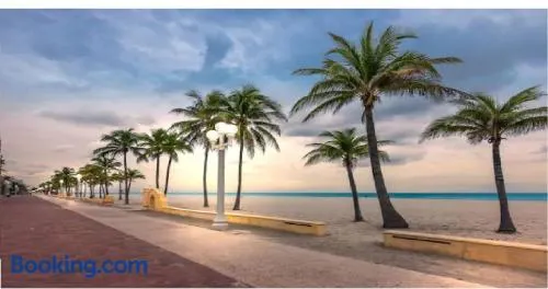 Enjoy our brand new home close to Hollywood in Hallandale Beach! - Image 1
