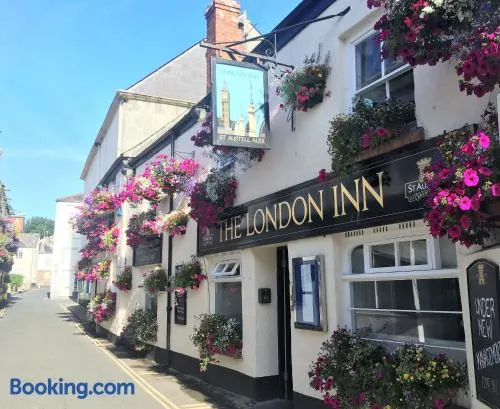 The London Inn, Padstow - Image 1