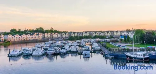 Five bedroom waterfront house - Image 1