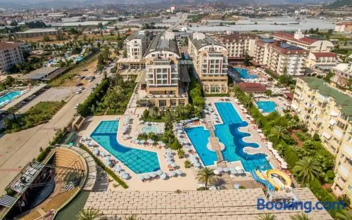 Hedef Resort Hotel - Image 1