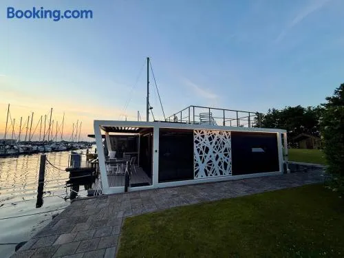 Luxe Houseboat Wolphaartsdijk VP109 - Image 1