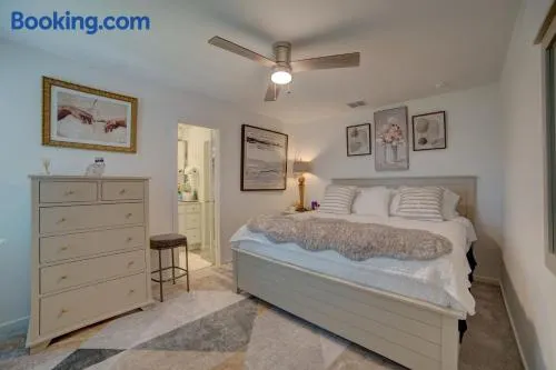 Charming Getaway Retreat - Image 1