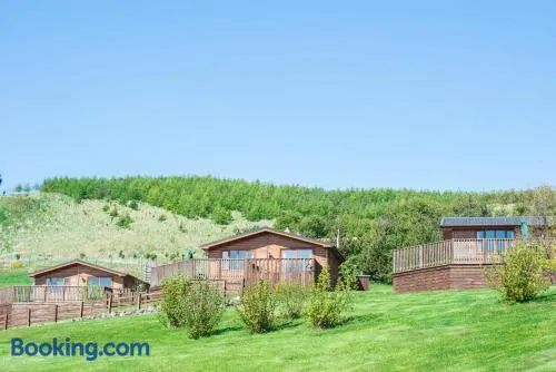 Kingfisher Lodge with Hot Tub - Image 1