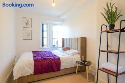 Zeenat Central Bury - Modern 2BR with Free Parking Sleeps 6 - Image 1
