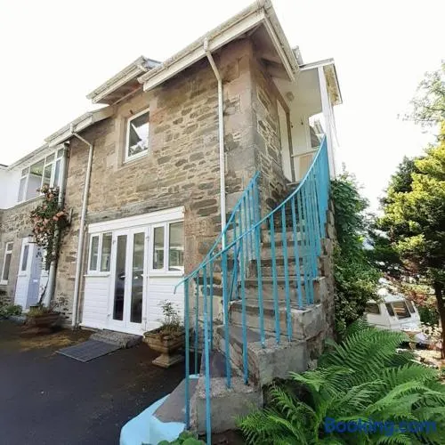 Peaceful and Stunning Waterside Location - Image 1