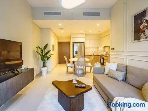 Sophisticated 2BR in Unbeatable Downtown Location - Image 1