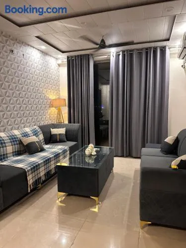 3 BEDROOM Apartment ENTIRE place with balcony - Image 1