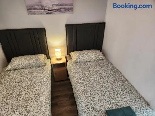 Dublin Deluxe Twin or king bed Studio Near Airport & City - Image 1