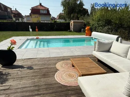 Maison familiale avec piscine privative - Image 1
