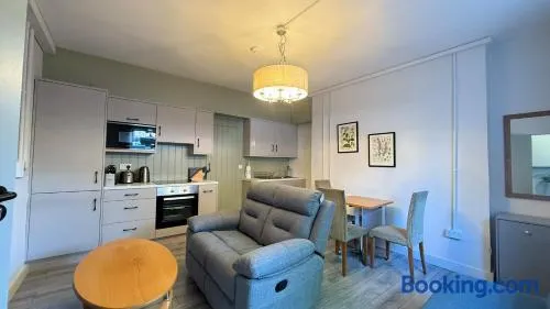 Waterloo Road 2 Bed Apartment - Image 1