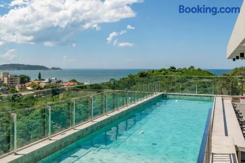 Apartamento Vista Mar, com Piscina Aquecida e Jacuzzi - Image 1