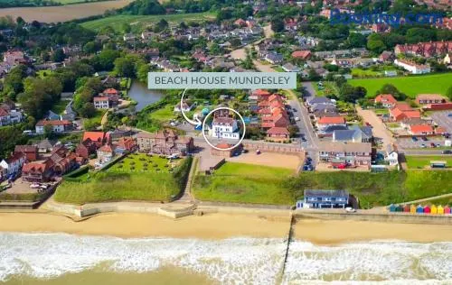 Opposite the beach, hot tub & sauna, sleeps 16 - Image 1