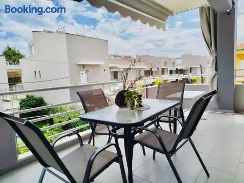 Nikos House Family Retreat with Large Terrace by Delta Hospitality - Image 1