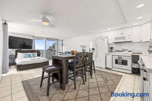Amazing Beachfront Condo with AC - Image 1