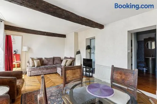 Contrescarpe Square - 2 bedrooms in Latin Quarter - Image 1