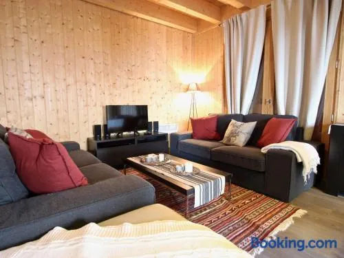 Chalet spacieux à Chamrousse pour 8 personnes sur 3 niveaux - FR-1-549-107 - Image 1