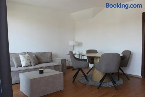 Modern apartment with large terrace - Image 1