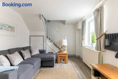 Stunning Cosy Cottage In Old Town Padstow Sleeps 4 - Image 1