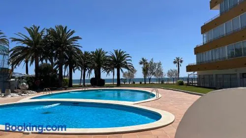 Holiday con vistas a playa y piscina - Image 1