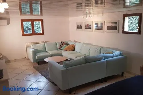grand Appartement climatisé avec terrasse et parking - Image 1