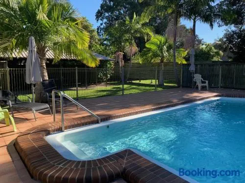 Sunny, 2-bedroom apartment with pool, 200m from Caseys beach - Image 1
