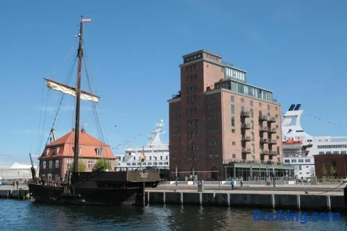 Meerblick, Balkon und private Sauna im historischen Getreidespeicher - Image 1