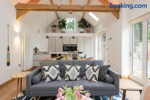 2 Bed Converted Barn - Image 1