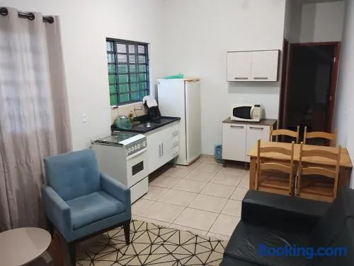 casa em santa cruz do rio pardo com 02 quartos - Image 1