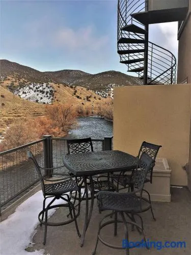 Riverfront condo with balcony, king bed STR#267 - Image 1