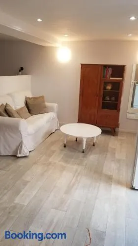 STUDIO indépendant, proche hôpitaux Est - Image 1