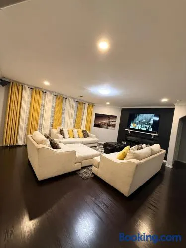 World Cup Retreat Luxury4BR Near Arlington&Dallas - Image 1