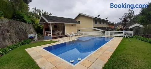 Aconchego em Teresópolis com piscina privativa próximo a feirinha - Image 1