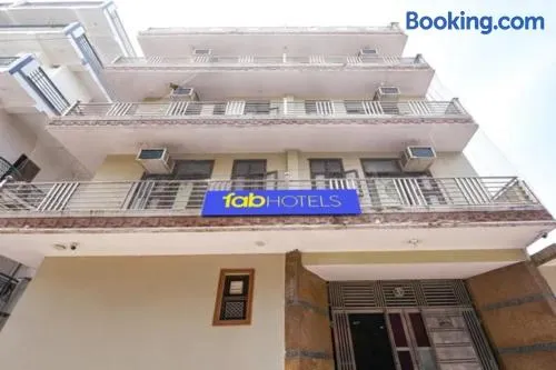 FabHotel Singh Guest House - Image 1